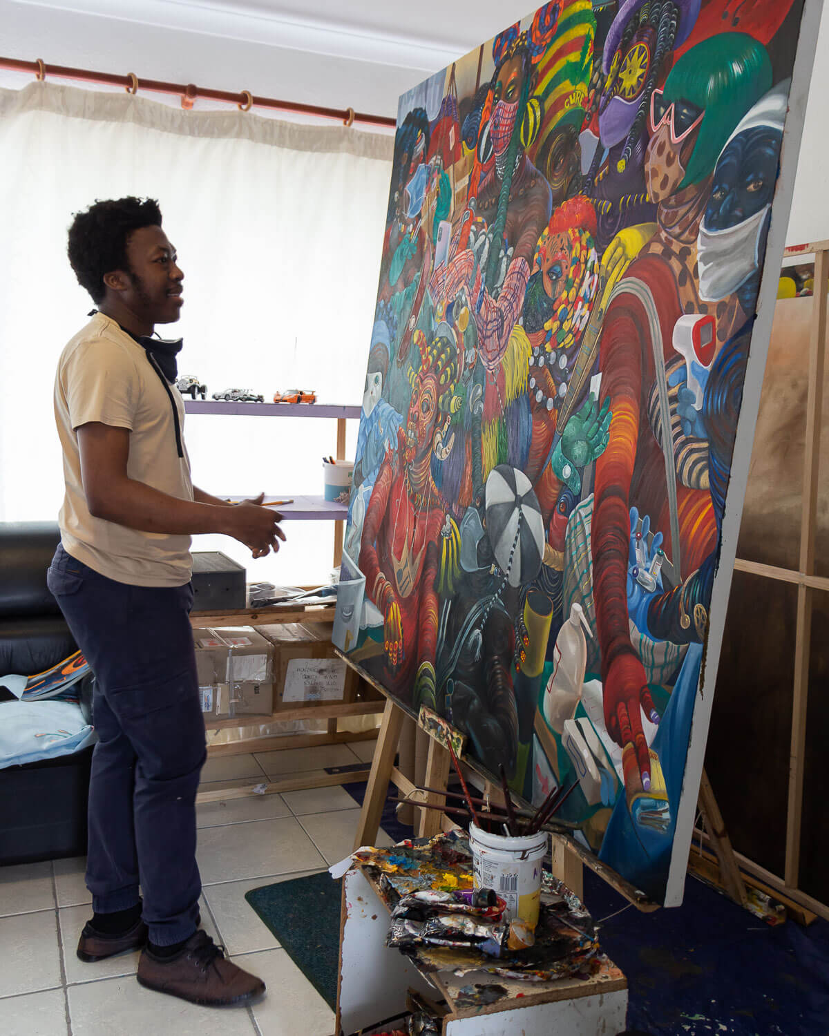 Kufa Makwavarara in his studio